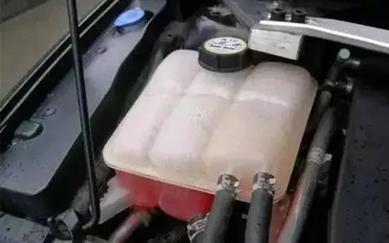 愛車小知識 | 汽車保養小常識-第4張圖片-鄭州市冠恒貿易有限公司【官方網站】-車用潤滑油服務專家 愛車小知識 | 汽車保養小常識-第4張圖片-鄭州市冠恒貿易有限公司【官方網站】-車用潤滑油服務專家